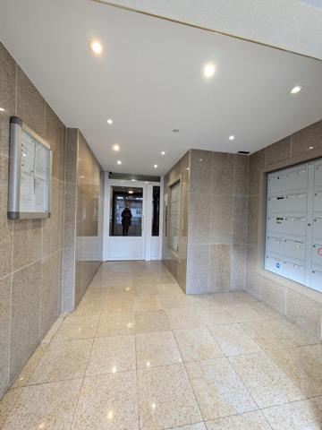 APPARTEMENT F2 LUZARCHES avec ascenseur, balcon, cave et box