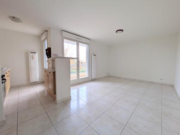 APPARTEMENT F2 LUZARCHES avec ascenseur, balcon, cave et box