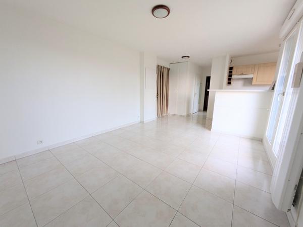 APPARTEMENT F2 LUZARCHES avec ascenseur, balcon, cave et box