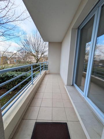 APPARTEMENT F2 LUZARCHES avec ascenseur, balcon, cave et box