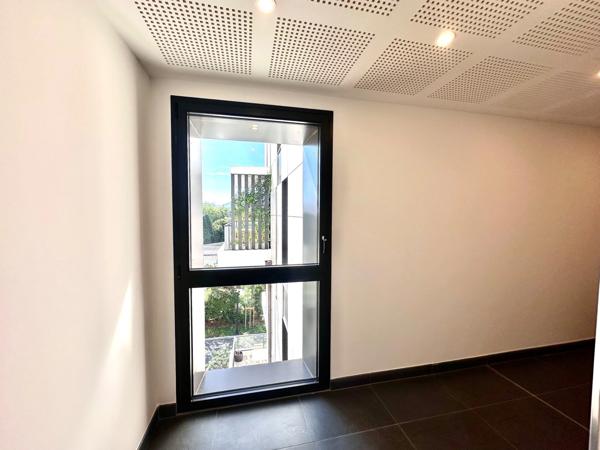 Marseille 8e – À deux pas du parc Borély et de la mer, exceptionnel T3 de 70 m² avec terrasse de 23m2 et 2 box Fermés.
