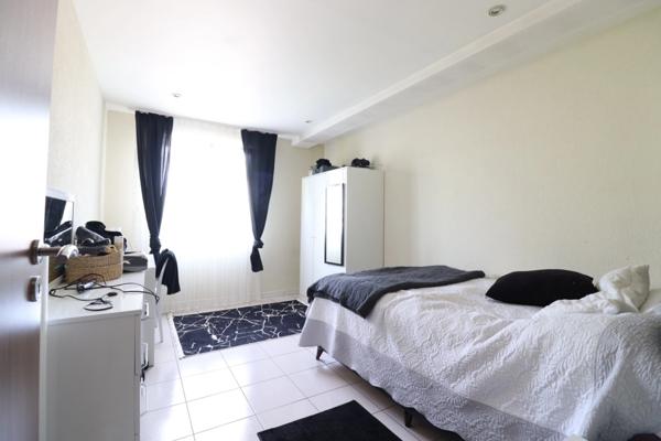 Opportunité rare : emplacement parfait pour activité de parking/ navette aéroport