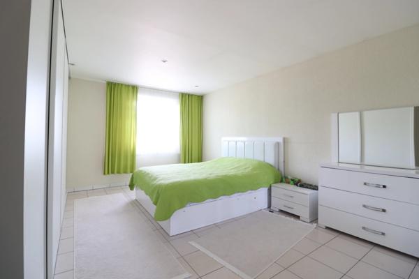 Opportunité rare : emplacement parfait pour activité de parking/ navette aéroport