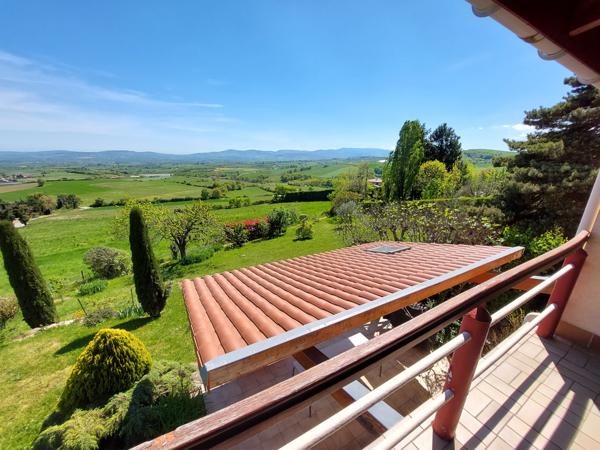 Maison
         5 pièces
        - 84 m² Exclusivité 335 000 € *