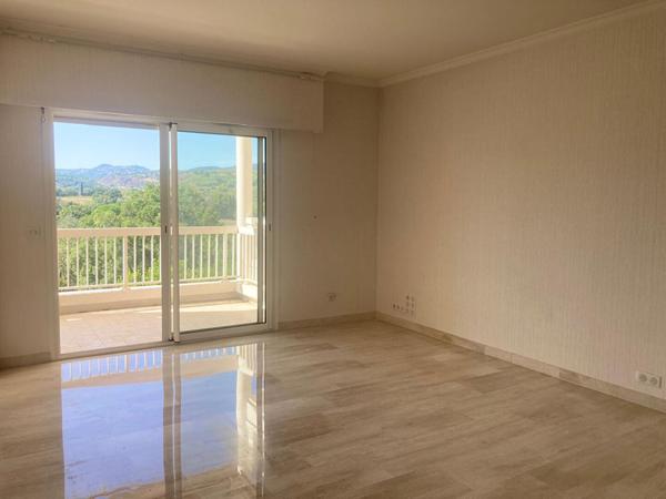 COUP DE COEUR ! Magnifique 3 pièces avec garage et cave RIVIERA GOLF !