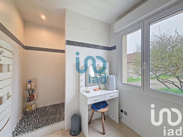 Maison 7 pièces de 175 m² à Magnanville (78200)