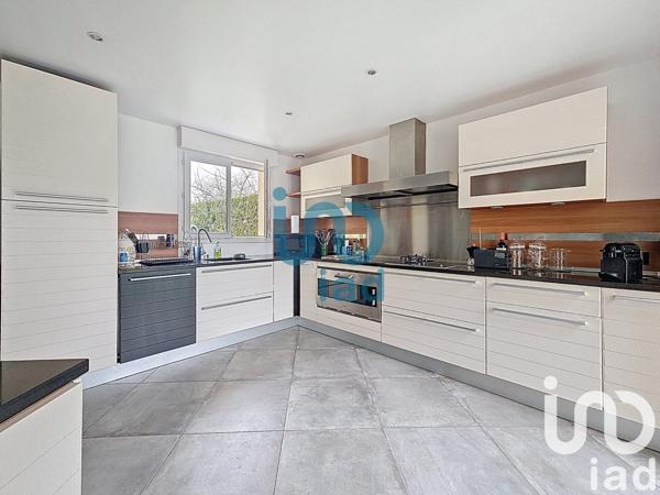 Maison 7 pièces de 175 m² à Magnanville (78200)