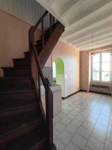 49500 SEGRE EN ANJOU BLEU APPARTEMENT T2 DUPLEX A RENOVER - CENTRE VILLE