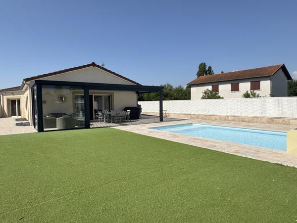 Maison
         6 pièces
        - 122 m² 349 000 € *