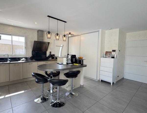 Maison
         6 pièces
        - 122 m² 349 000 € *