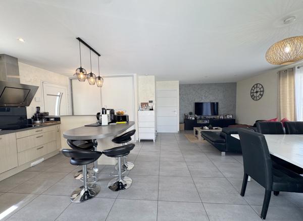 Maison
         6 pièces
        - 122 m² 349 000 € *