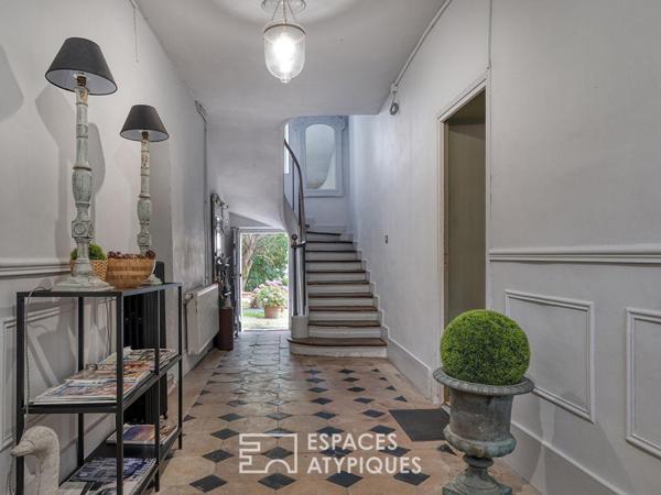 Immeuble de Caractère au Coeur de Mennecy. Studio, T2 duplex et atelier.