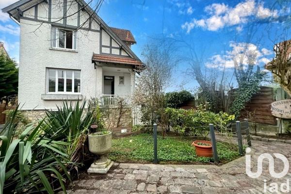 Maison 5 pièces de 120 m² à Mandres-les-Roses (94520)