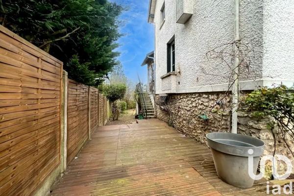 Maison 5 pièces de 120 m² à Mandres-les-Roses (94520)