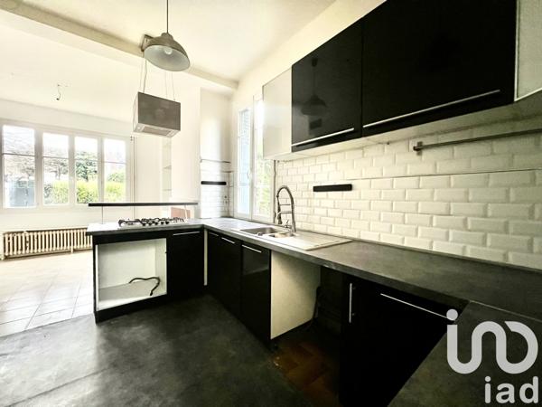 Maison 5 pièces de 120 m² à Mandres-les-Roses (94520)