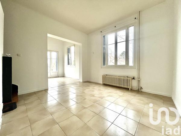 Maison 5 pièces de 120 m² à Mandres-les-Roses (94520)