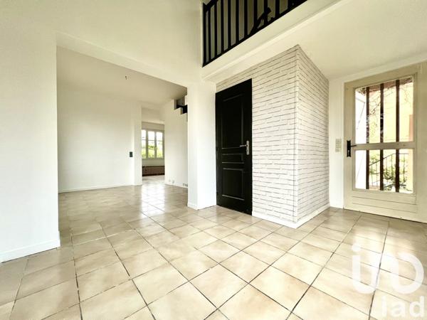 Maison 5 pièces de 120 m² à Mandres-les-Roses (94520)