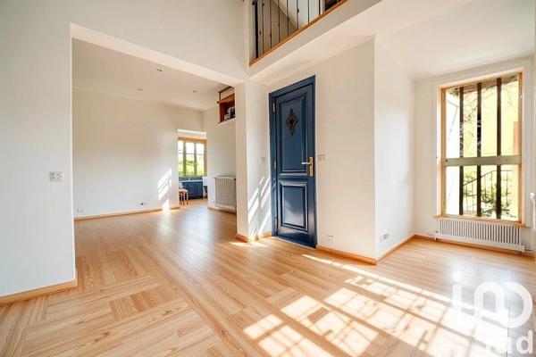 Maison 5 pièces de 120 m² à Mandres-les-Roses (94520)