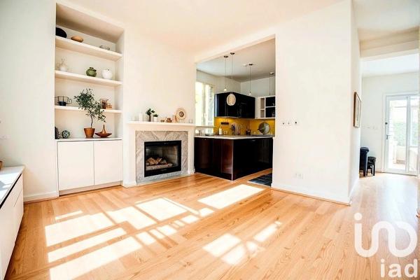 Maison 5 pièces de 120 m² à Mandres-les-Roses (94520)