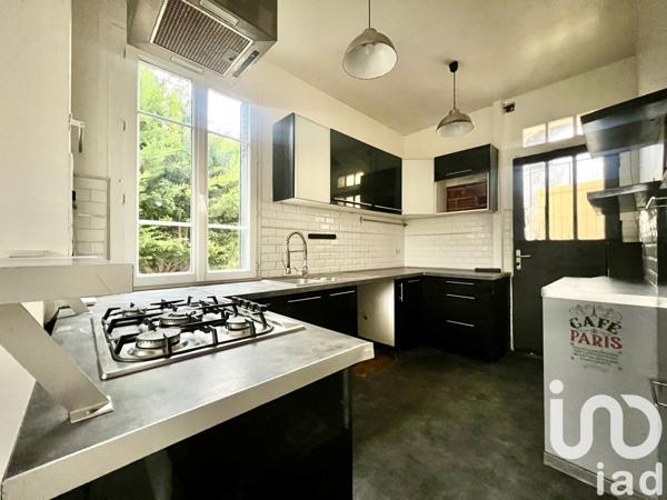 Maison 5 pièces de 120 m² à Mandres-les-Roses (94520)