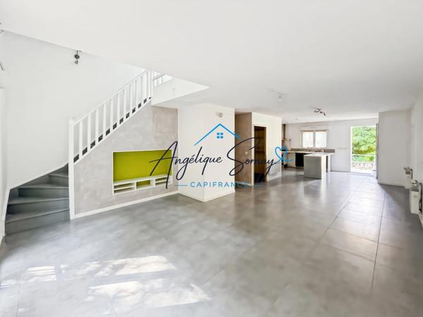 COUP DE CŒUR – DUPLEX RÉNOVÉ 97 M², 3 CHAMBRES, AU CALME FACE À LA NATURE SAINT GENIX SUR GUIERS (73)