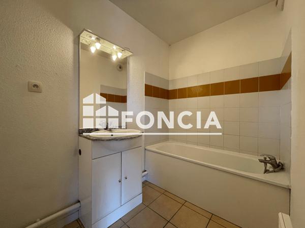 Location Appartement 2 pièces 43.15 m² - 2,4,6 RUE SIMONE VEIL Saint Astier 24110