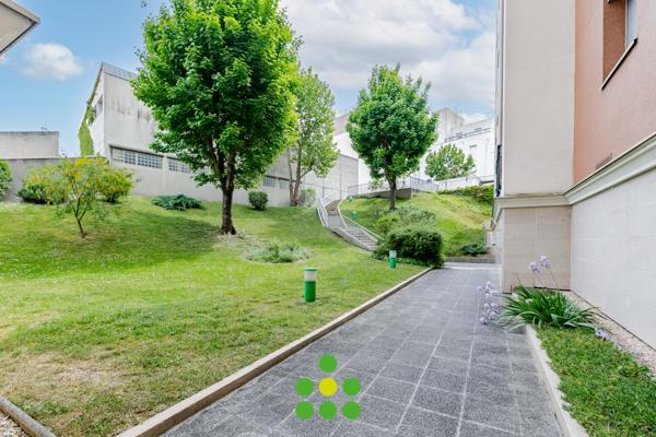 Appartement
         3 pièces
        - 61 m² 314 000 € *