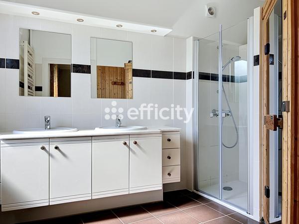 Maison
         7 pièces
        - 180 m² 398 000 € *