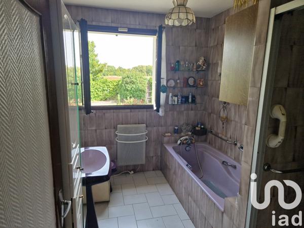 Maison traditionnelle 5 pièces de 127 m² à La Jarrie (17220)