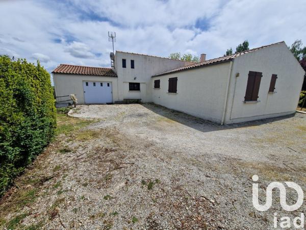 Maison traditionnelle 5 pièces de 127 m² à La Jarrie (17220)