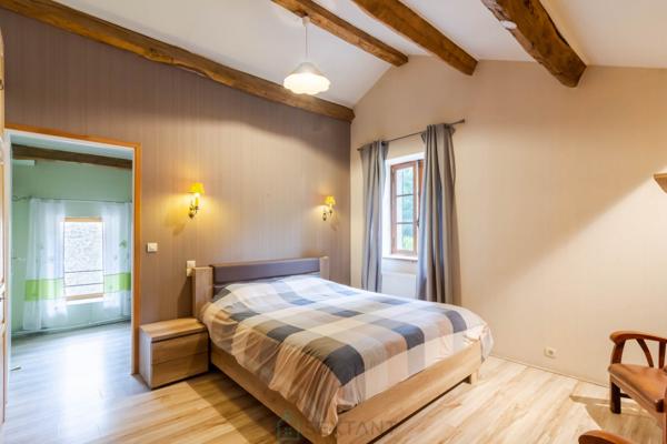 Charmant domaine en pierre du XVIIIe siècle, au coeur du parc naturel.