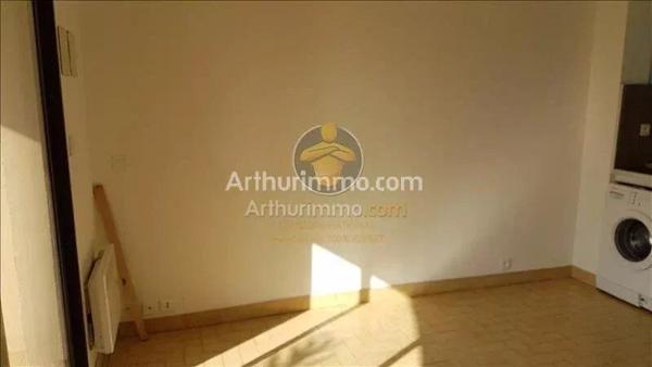 Location                                                      Appartement
                        
                     2 pièces                      27 m2                     à Grimaud