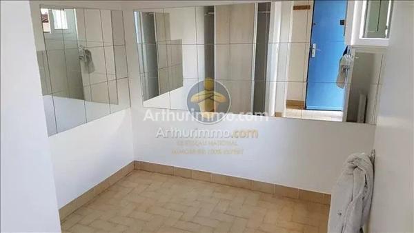 Location                                                      Appartement
                        
                     2 pièces                      27 m2                     à Grimaud