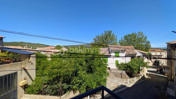 Eyguières, village provençal situé au pied du massif des Alpilles et son territoire est inclus dans le parc naturel régional des Alpilles, dans les Bouches-du-Rhône, séduit par son authenticité, son atmosphère paisible et son riche patrimoine. 
Riche du charme typique de la Provence, entre architecture traditionnelle, commerces de proximité et activités touristiques, il offre un cadre de vie agréable où il fait bon flâner et profiter de la douceur de vivre provençale. 

Située dans le secteur historique, calme, et particulièrement recherché de la commune de Eyguières, cette maison de village entièrement refaite à neuf saura vous séduire par la qualité de ses prestations et son esthétique soignée. 
Rénovée avec goût, en utilisant des matériaux de qualité, elle offre un cadre de vie à la fois moderne et chaleureux. 
Chaque détail a été pensé pour allier confort et élégance, faisant de cette maison un bien prêt à vivre.

RDC : Cuisine de 20 m² ainsi qu'une pièce supplémentaire de 11 m² offrant de nombreuses possibilités d' aménagement (arrière-cuisine, salon ou espace de vie supplémentaire)
1er étage : Pièce de 18 m² offrant l'option d'être aménager en chambre ou en pièce de vie, à votre convenance. Elle dispose également de 2 balcons, chacun accessible par une porte-fenêtre.
Ce niveau comprend également 1 salle d'eau de 10 m² avec un WC complétant l'étage.
2ème et dernier étage : Un espace de 15 m² avec fenêtre de toit à aménager selon vos  besoins.
La maison offre ainsi de multiples possibilités d'agencement et peut être entièrement repensée selon votre style de vie.
Mitoyenne des deux côtés, elle bénéficie néanmoins d’un environnement paisible, idéal pour profiter du calme tout en restant à proximité immédiate du centre du village et de ses commerces. 
Vous apprécierez également la présence d’un garage en copropriété, un atout rare pour ce type de bien. 

Les atouts : 
Maison entièrement rénovée 
Matériaux de qualité 
Très bon état général 
VMC 
Radiateurs électriques
Esthétique soignée et moderne 
Quartier historique prisé au calme 
Proximité commerces et centre village 
Garage en copropriété ( véritable avantage dans ce  secteur où ce type de bien est rare et prisé)
Ne ratez pas cette opportunité pour une résidence principale ou secondaire.

Une visite s'impose pour découvrir tout le charme et le potentiel de ce bien. 

Dans un souci de qualité et de sérénité des visites, nous vous remercions de bien vouloir nous présenter, préalablement à toute organisation de rendez-vous, une pièce d'identité ainsi qu'un accord de principe de prêt immobilier attestant de vos capacités d’emprunt de financement délivrée par votre banque ou votre professionnel du financement.

Contactez moi rapidement pour un rendez-vous.