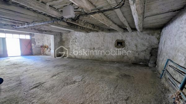 En exclusivité — 210 000 €

Et si votre prochaine visite vous donnait envie de poser vos valises au pied des Alpilles ?

Au cœur du quartier historique d’Eyguières, cette maison de village vous offre un cadre de vie paisible, à proximité des commerces. Entièrement rénovée, elle réunit le charme de l’ancien, un intérieur soigné et des espaces à aménager selon vos envies.

⭐ 5 bonnes raisons de venir la découvrir :

• 54 m² habitables, complétés par 15 m² sous les toits, pour donner vie à vos projets.
• Une rénovation complète, avec des matériaux de qualité et des finitions soignées.
• Un emplacement au calme, à quelques pas du centre du village et des commerces.
• Deux balcons et des espaces modulables, pour un intérieur qui vous ressemble.
• Un garage en copropriété, un véritable atout dans ce secteur.

Une maison à découvrir en imaginant votre quotidien…

Au rez-de-chaussée, la cuisine et la pièce supplémentaire vous permettent de créer un espace adapté à vos habitudes : un salon accueillant, une arrière-cuisine pratique ou un aménagement qui répond à vos besoins.

Au premier étage, deux portes-fenêtres ouvrant sur les balcons apportent une belle lumière naturelle à une grande pièce. Chambre ou pièce de vie : à vous d’en choisir l’usage. Une salle d’eau avec WC complète ce niveau.

Sous les toits, 15 m² supplémentaires éclairés par une fenêtre de toit offrent un espace à s’approprier : bureau, atelier, coin détente ou espace nuit, selon l’aménagement choisi.

Mitoyenne des deux côtés et équipée de radiateurs électriques, cette maison bénéficie d’un environnement paisible. Son intérieur entièrement refait à neuf vous permet de vous concentrer sur l’essentiel : vous installer et vous sentir chez vous.

❤️ Votre premier chez-vous, votre résidence principale ou votre pied-à-terre en Provence ? Facile à entretenir et pleine de charme, elle mérite une visite pour en apprécier la lumière, les volumes et les possibilités.

📞 Vous vous y voyez déjà ? Appelez-moi pour convenir d’une visite. Je serai ravie de vous la faire découvrir et d’échanger avec vous sur ce qui pourrait en faire votre futur chez-vous, simplement et sans pression.

Mme Sylvie Gillet BSK

Dans le cadre des obligations de vigilance prévues par l’article L. 561-5 du Code monétaire et financier, la présentation d’une pièce d’identité en cours de validité sera demandée.

Une attestation de financement ou un accord de principe délivré par votre banque devra également être présenté avant l’organisation de la visite.