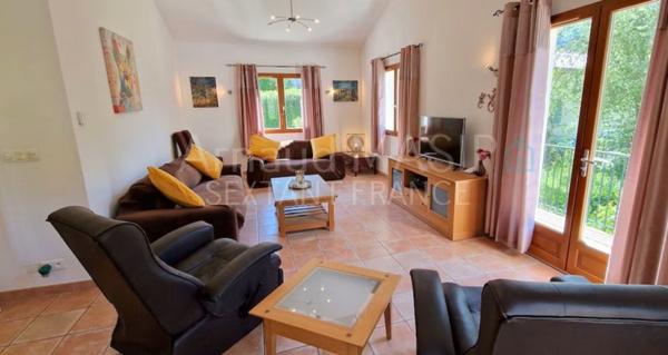 VILLA DE STANDING 140M², 4 CH, PISCINE, GARAGE, GRAND JARDIN PROCHE QUILLAN CENTRE