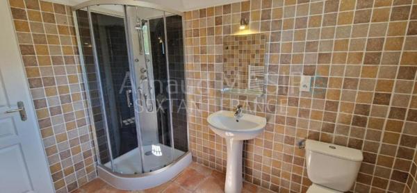 VILLA DE STANDING 140M², 4 CH, PISCINE, GARAGE, GRAND JARDIN PROCHE QUILLAN CENTRE