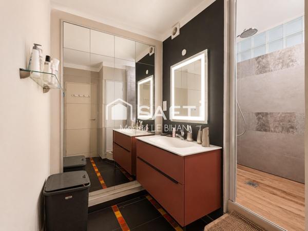 T3 en Duplex traversant avec parking et grenier