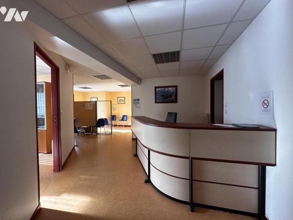 LOCAL PROFESSIONNEL 104 m² -  2 PLACES DE PARKING