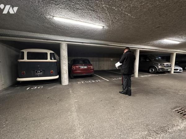 LOCAL PROFESSIONNEL 104 m² -  2 PLACES DE PARKING