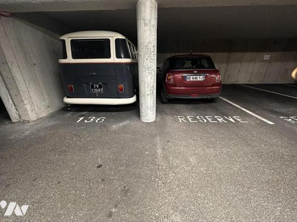 LOCAL PROFESSIONNEL 104 m² -  2 PLACES DE PARKING