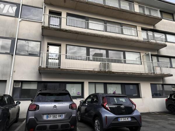 LOCAL PROFESSIONNEL 104 m² -  2 PLACES DE PARKING