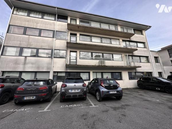 LOCAL PROFESSIONNEL 104 m² -  2 PLACES DE PARKING