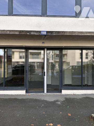 LOCAL PROFESSIONNEL 104 m² -  2 PLACES DE PARKING