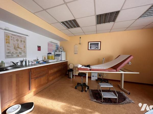 LOCAL PROFESSIONNEL 104 m² -  2 PLACES DE PARKING