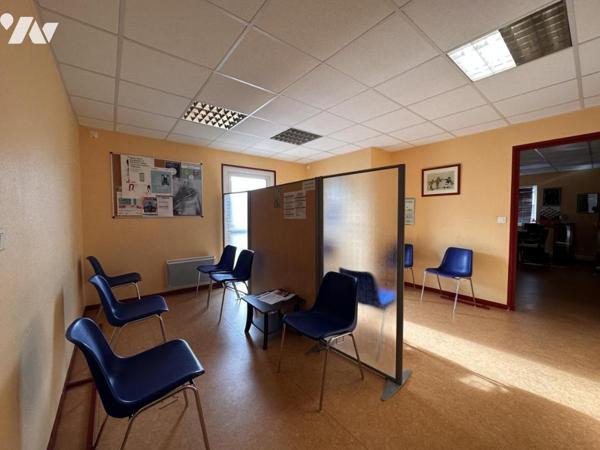 LOCAL PROFESSIONNEL 104 m² -  2 PLACES DE PARKING