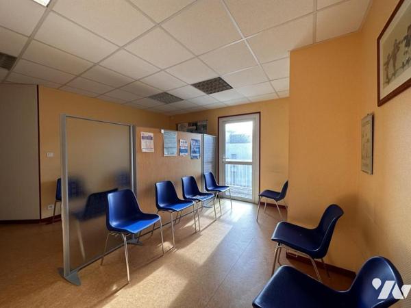 LOCAL PROFESSIONNEL 104 m² -  2 PLACES DE PARKING