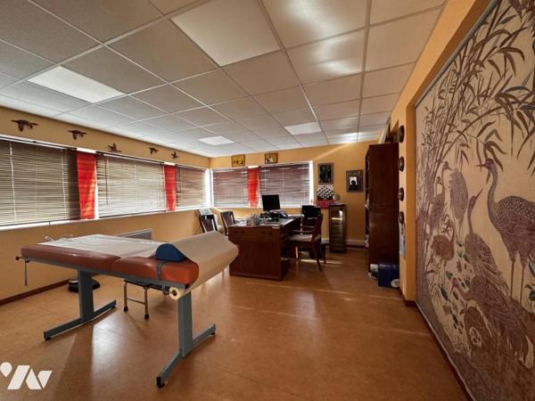 LOCAL PROFESSIONNEL 104 m² -  2 PLACES DE PARKING