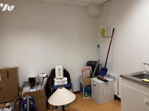 LOCAL PROFESSIONNEL 104 m² -  2 PLACES DE PARKING