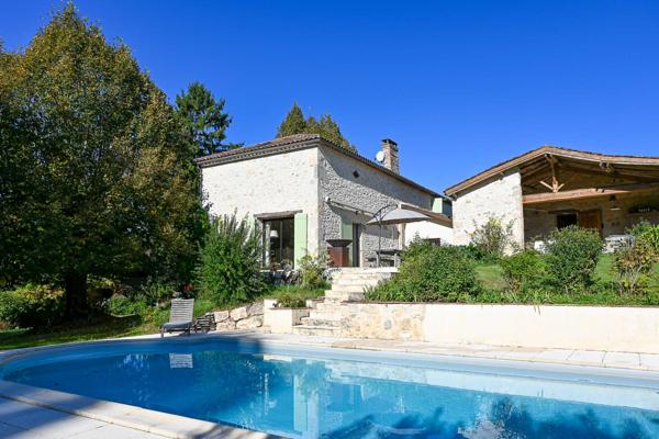 Le Temple-sur-Lot (47110) Maison en pierre rénovée avec piscine et dépendances